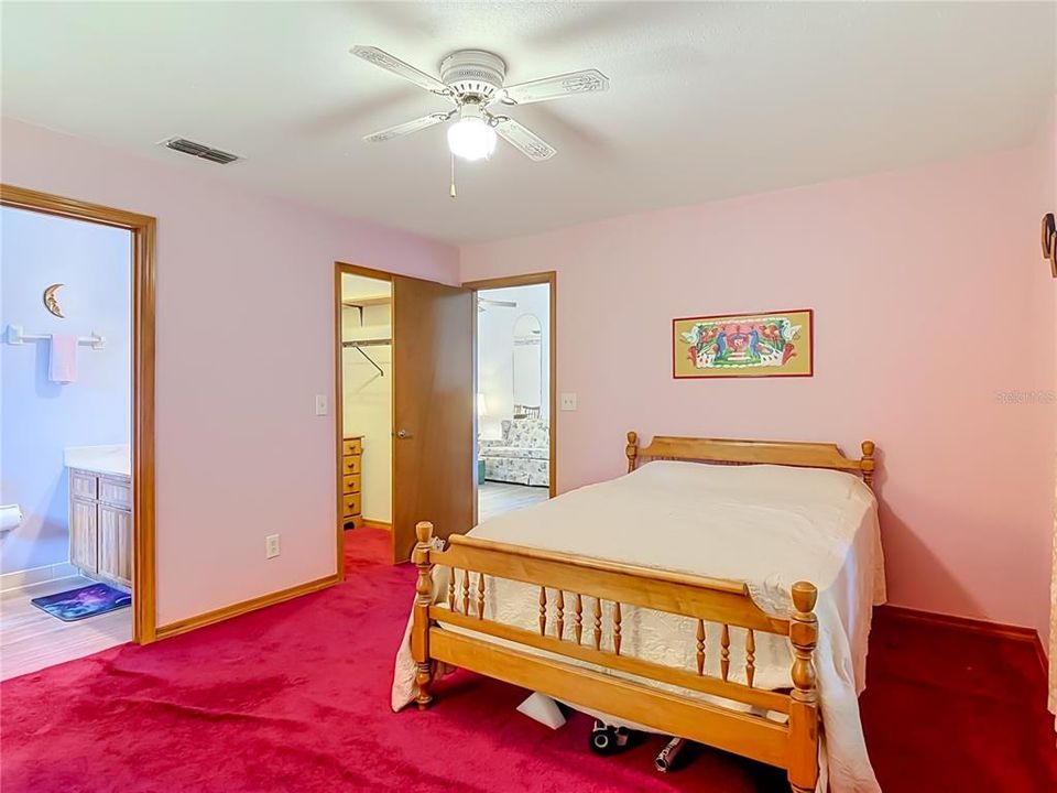 For Sale: $206,500 (2 beds, 2 baths, 918 Square Feet)