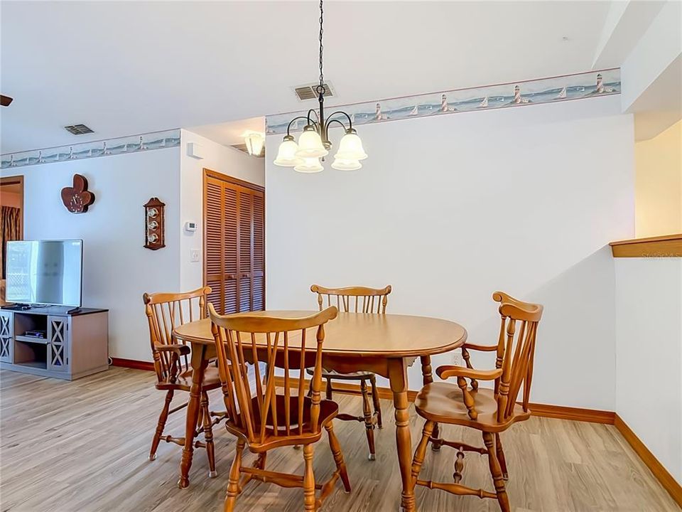 For Sale: $206,500 (2 beds, 2 baths, 918 Square Feet)
