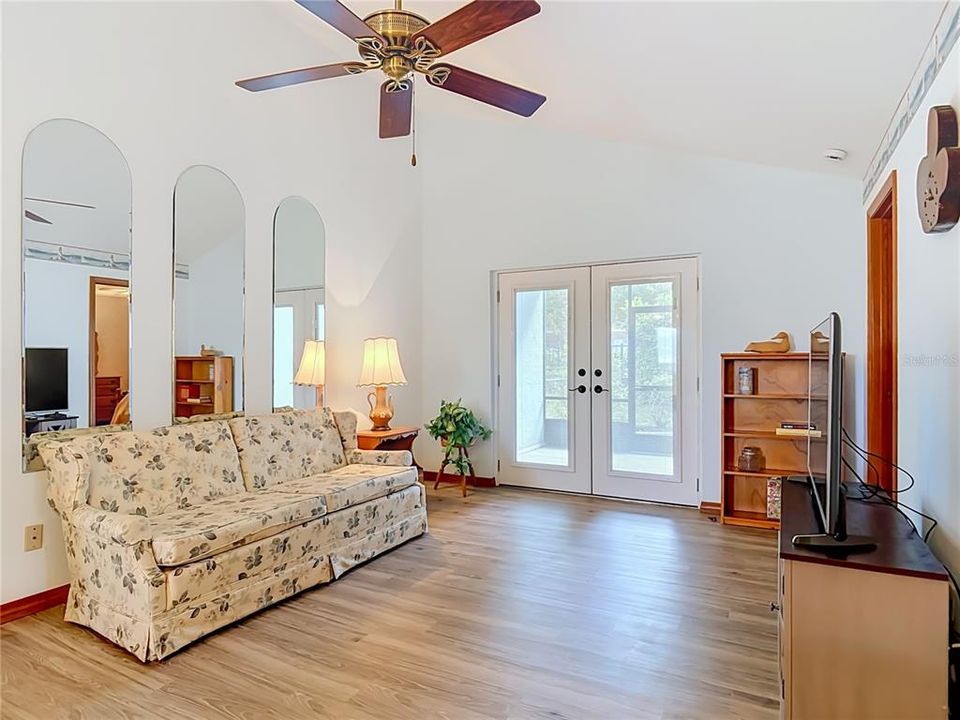 For Sale: $206,500 (2 beds, 2 baths, 918 Square Feet)