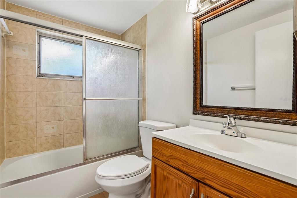 For Sale: $199,999 (2 beds, 1 baths, 816 Square Feet)
