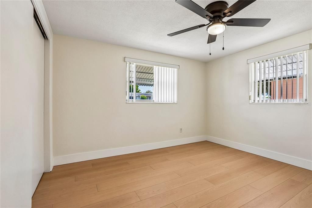 For Sale: $199,999 (2 beds, 1 baths, 816 Square Feet)