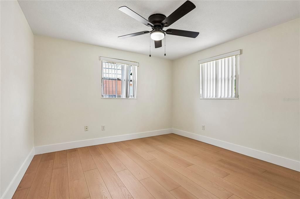 For Sale: $199,999 (2 beds, 1 baths, 816 Square Feet)