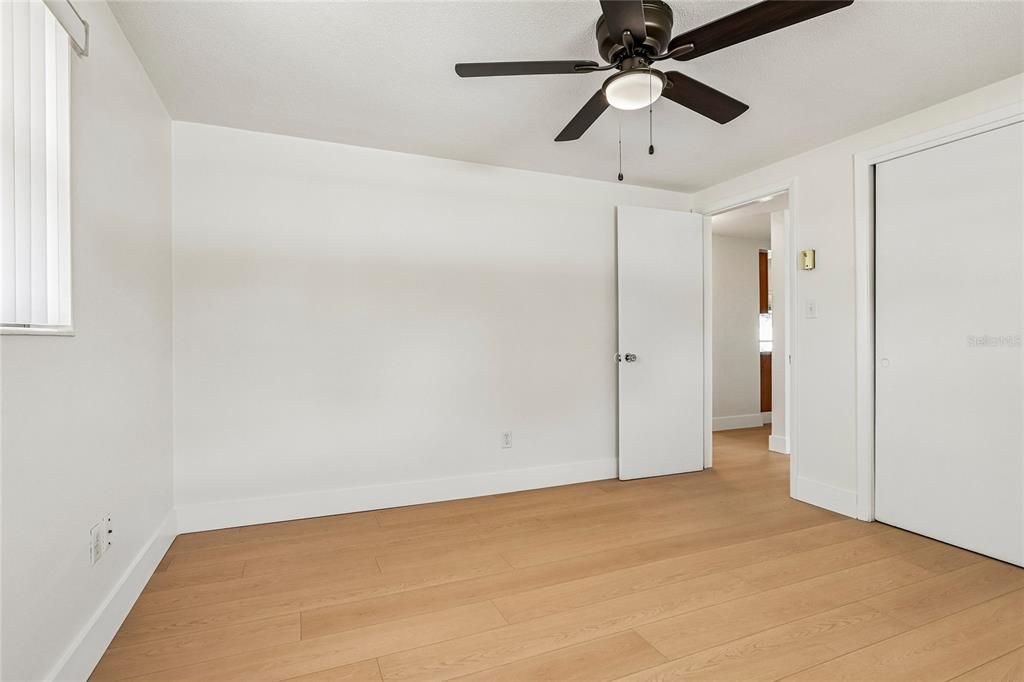 For Sale: $199,999 (2 beds, 1 baths, 816 Square Feet)