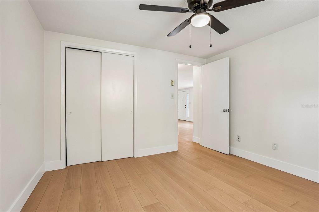 For Sale: $199,999 (2 beds, 1 baths, 816 Square Feet)