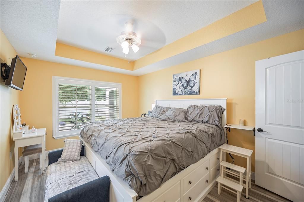 For Sale: $275,000 (3 beds, 2 baths, 1214 Square Feet)