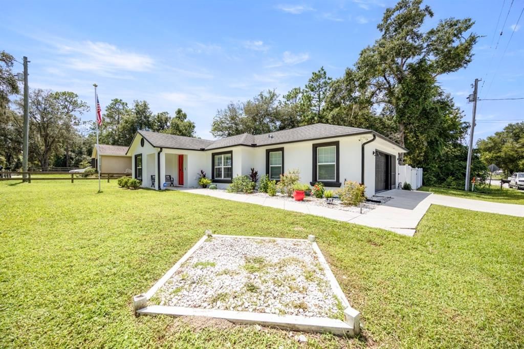 For Sale: $275,000 (3 beds, 2 baths, 1214 Square Feet)