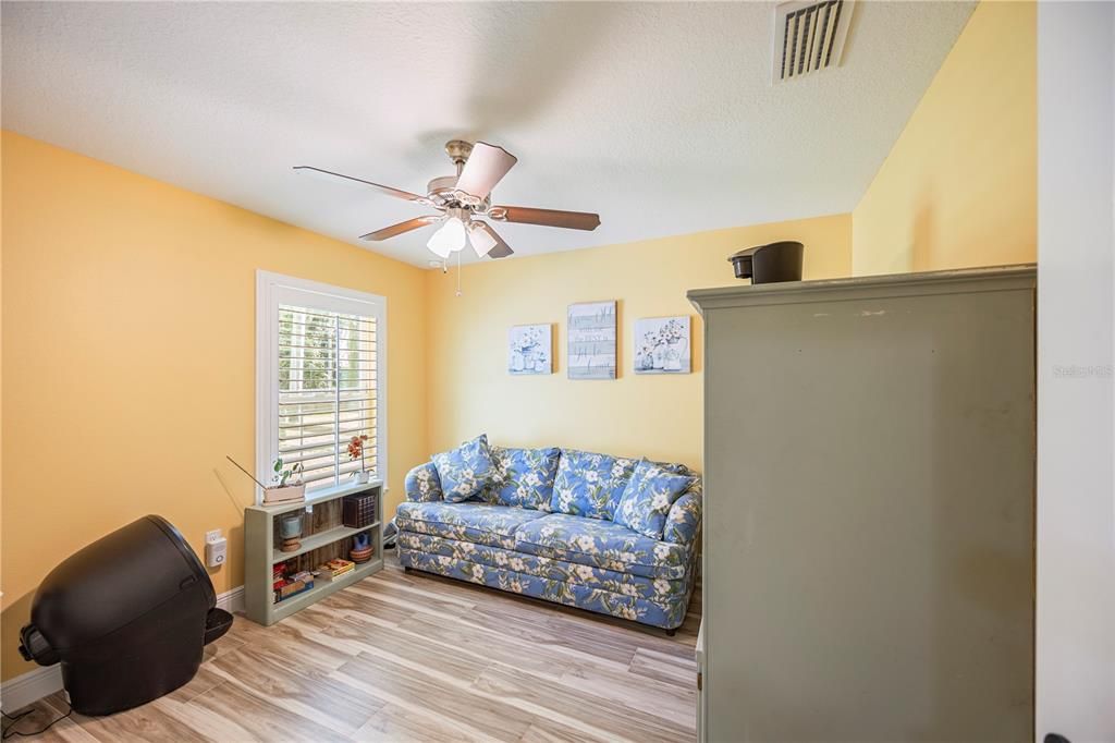For Sale: $275,000 (3 beds, 2 baths, 1214 Square Feet)