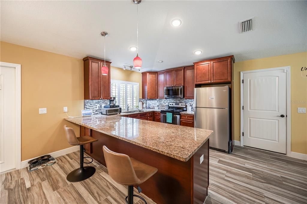 For Sale: $275,000 (3 beds, 2 baths, 1214 Square Feet)