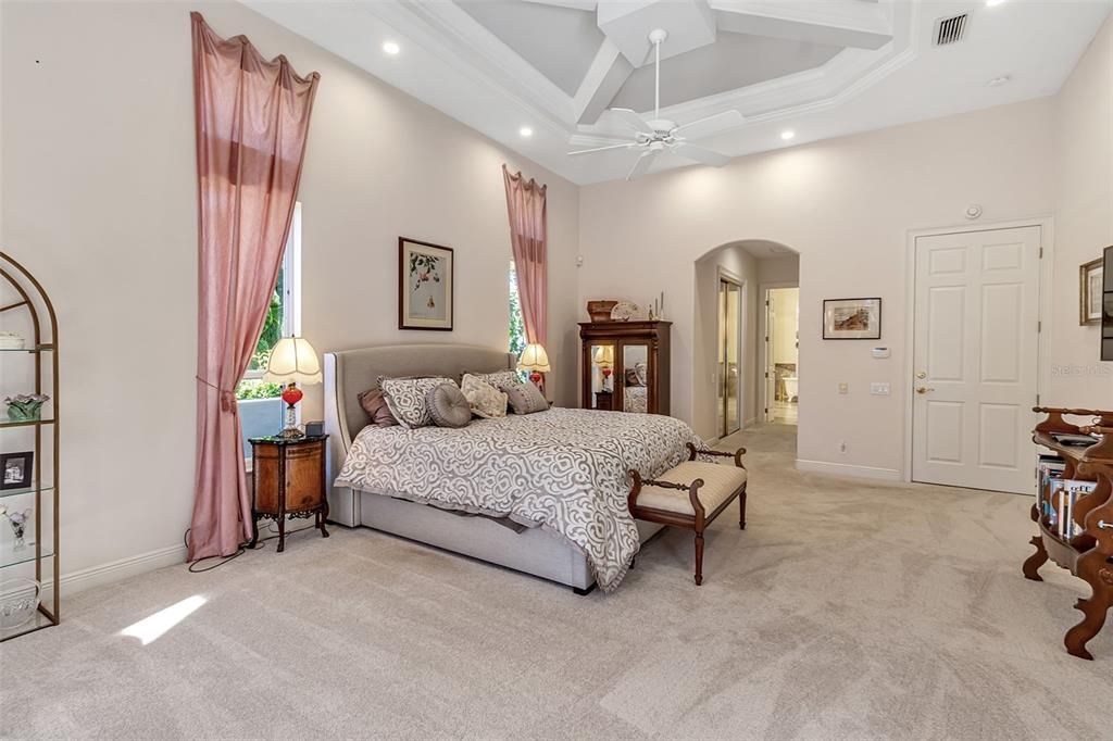 For Sale: $2,175,000 (4 beds, 3 baths, 4117 Square Feet)