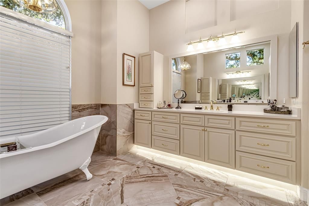For Sale: $2,175,000 (4 beds, 3 baths, 4117 Square Feet)