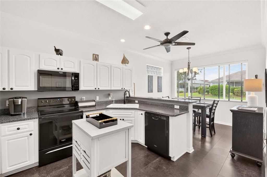 For Sale: $279,900 (2 beds, 2 baths, 1857 Square Feet)