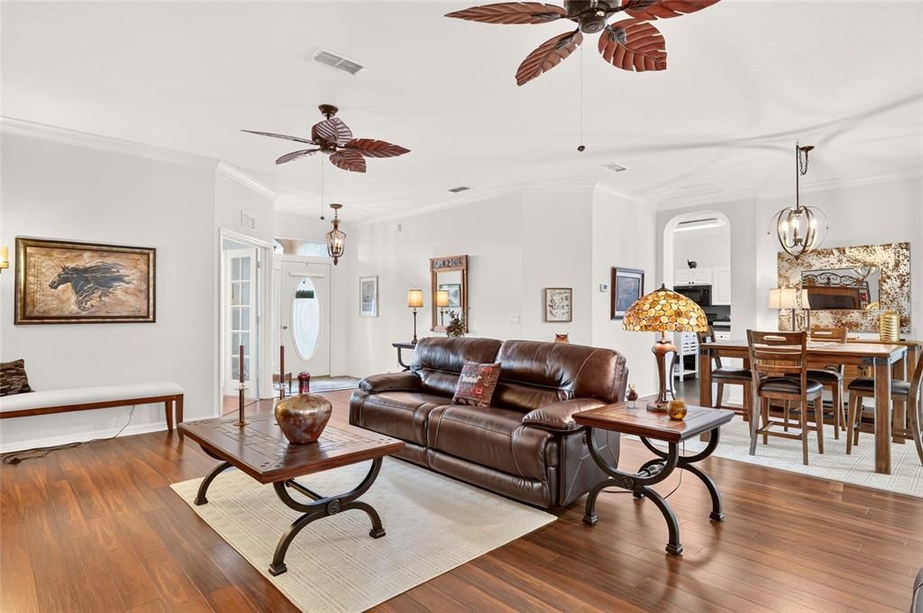 For Sale: $279,900 (2 beds, 2 baths, 1857 Square Feet)