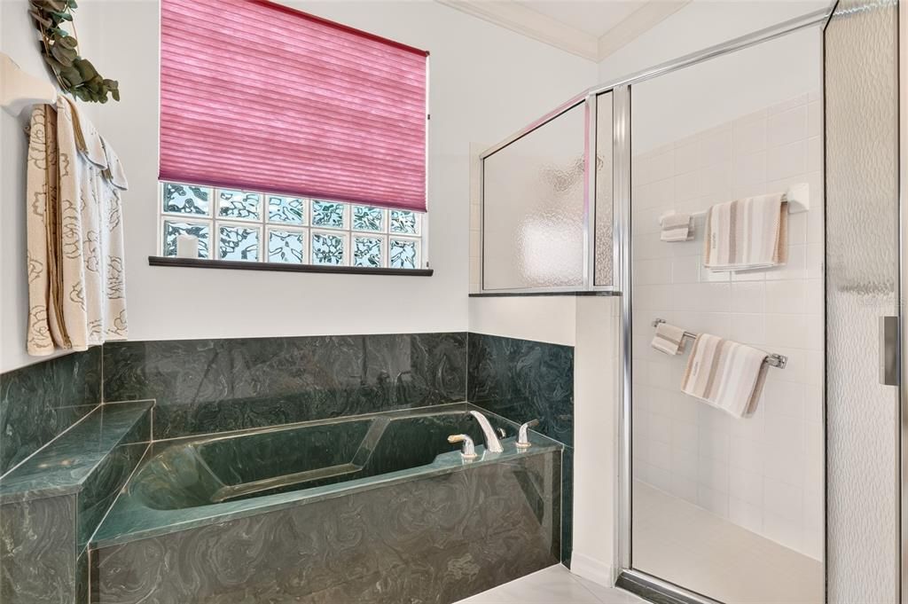 For Sale: $279,900 (2 beds, 2 baths, 1857 Square Feet)