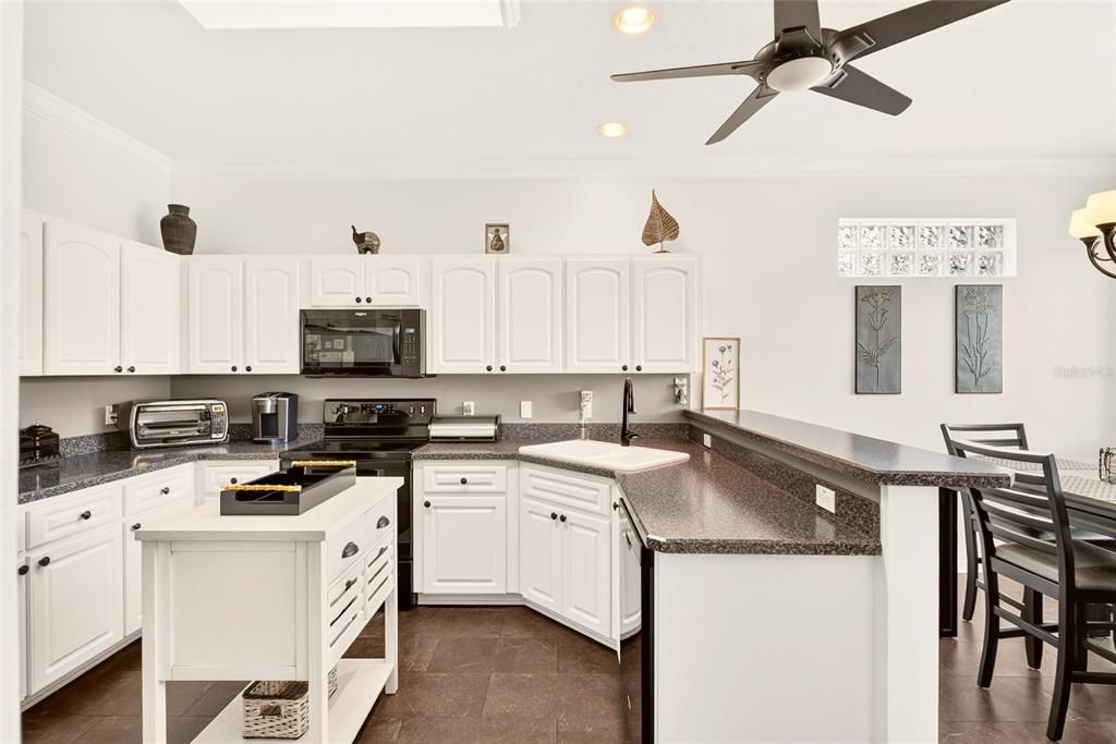 For Sale: $279,900 (2 beds, 2 baths, 1857 Square Feet)