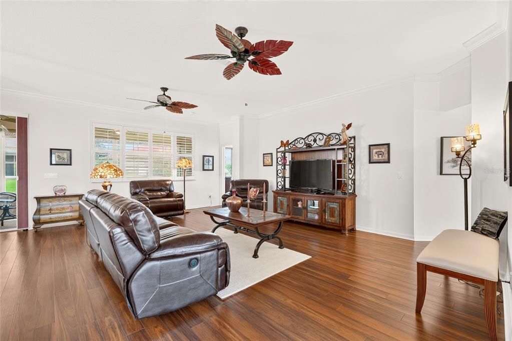 For Sale: $279,900 (2 beds, 2 baths, 1857 Square Feet)