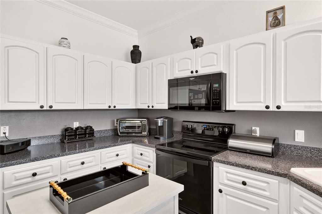 For Sale: $279,900 (2 beds, 2 baths, 1857 Square Feet)