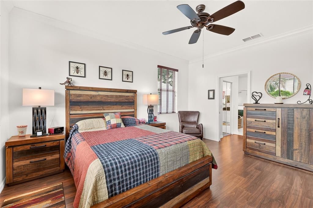 For Sale: $279,900 (2 beds, 2 baths, 1857 Square Feet)