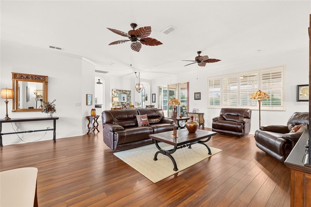 For Sale: $279,900 (2 beds, 2 baths, 1857 Square Feet)