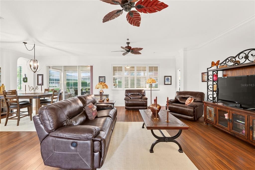 For Sale: $279,900 (2 beds, 2 baths, 1857 Square Feet)