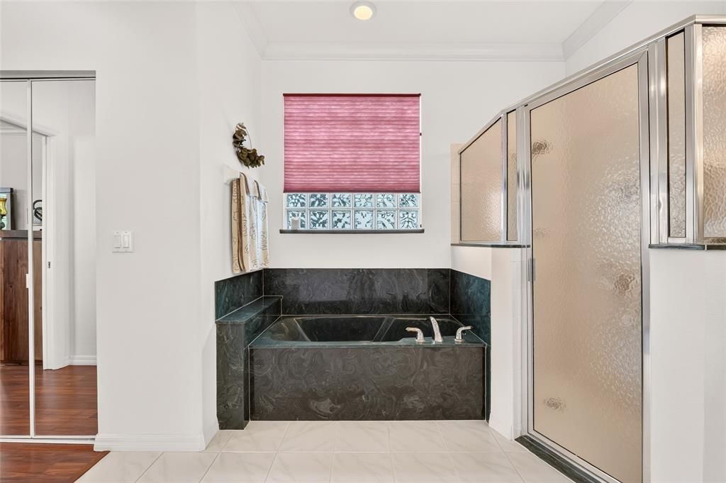For Sale: $279,900 (2 beds, 2 baths, 1857 Square Feet)
