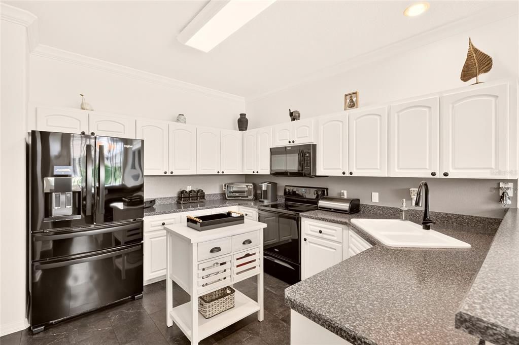 For Sale: $279,900 (2 beds, 2 baths, 1857 Square Feet)