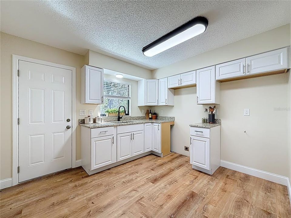 For Sale: $194,900 (4 beds, 3 baths, 1456 Square Feet)