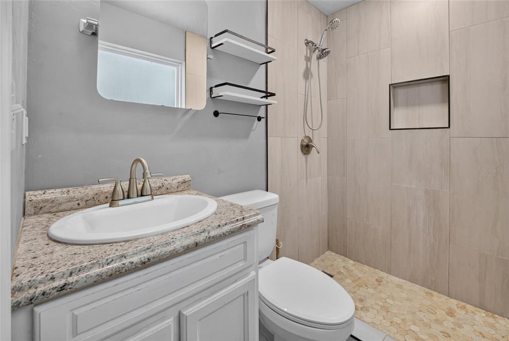 На продажу: $185,000 (2 спален, 1 ванн, 1057 Квадратных фут)