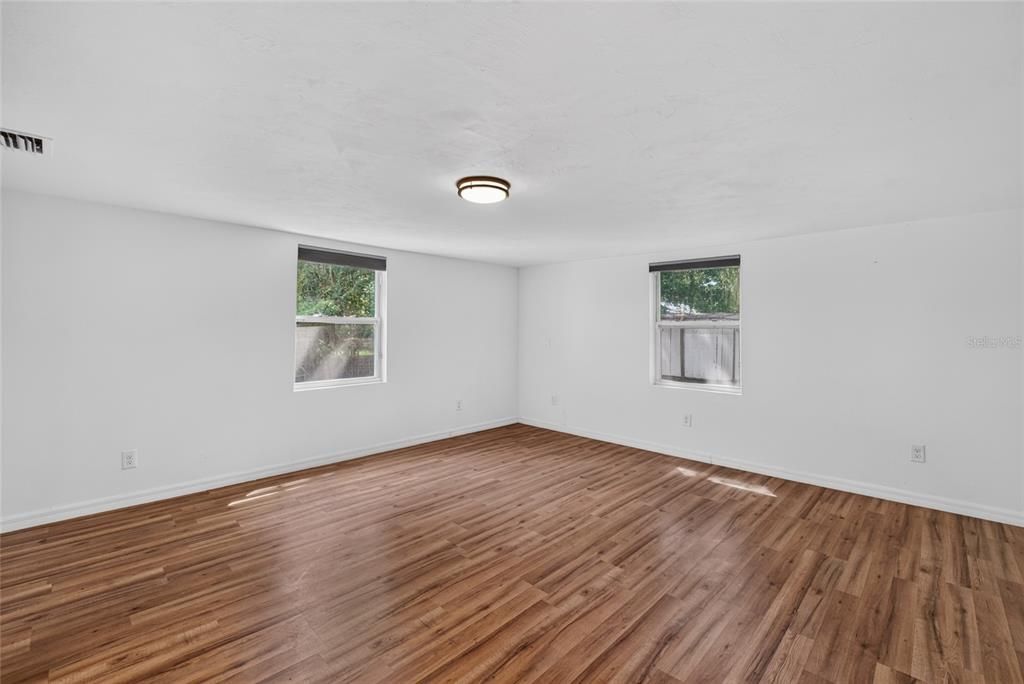 На продажу: $185,000 (2 спален, 1 ванн, 1057 Квадратных фут)