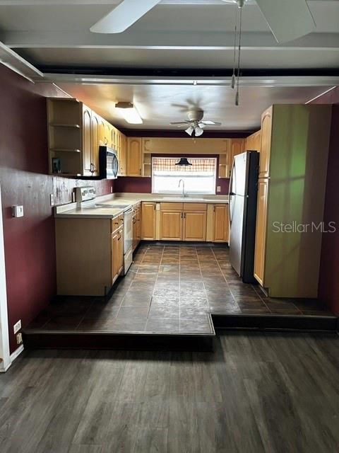 For Sale: $200,000 (2 beds, 2 baths, 1613 Square Feet)