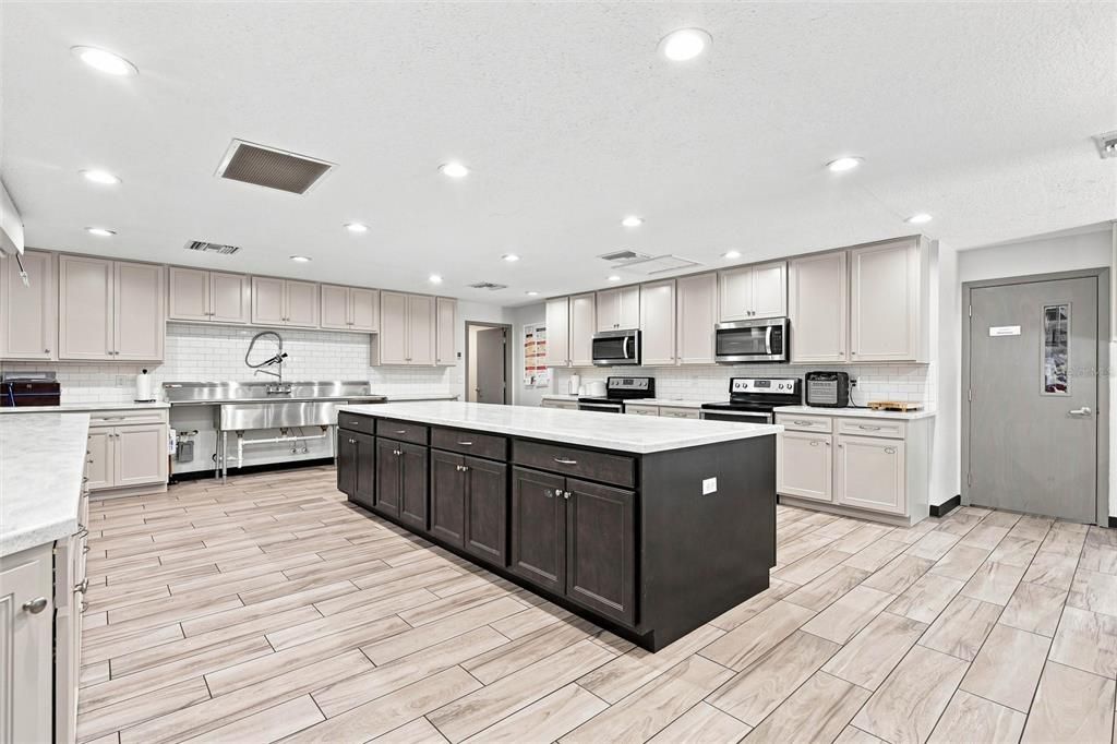 For Sale: $5,999,995 (0 beds, 0 baths, 29638 Square Feet)