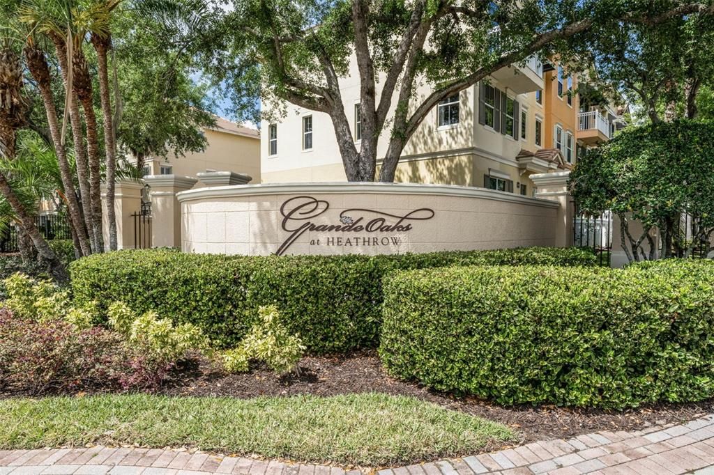 For Sale: $400,000 (3 beds, 3 baths, 1989 Square Feet)
