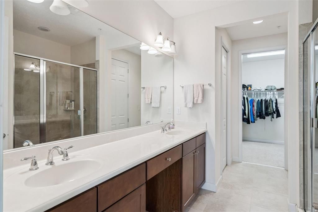 For Sale: $400,000 (3 beds, 3 baths, 1989 Square Feet)