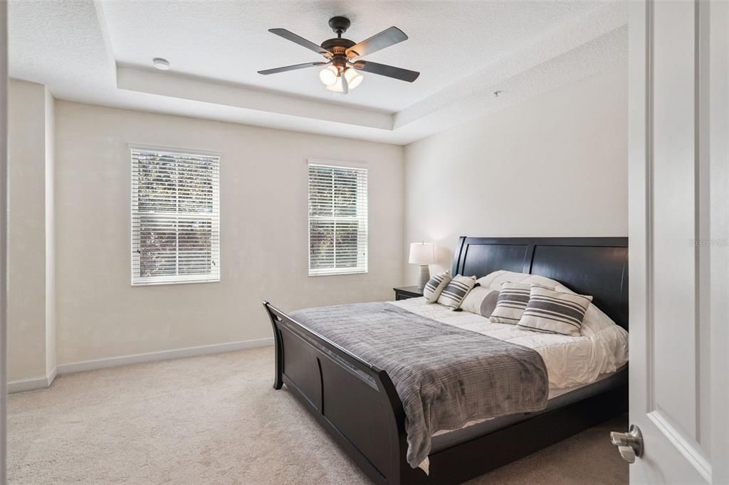 For Sale: $400,000 (3 beds, 3 baths, 1989 Square Feet)