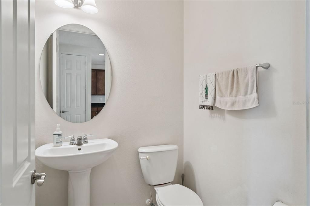 For Sale: $400,000 (3 beds, 3 baths, 1989 Square Feet)