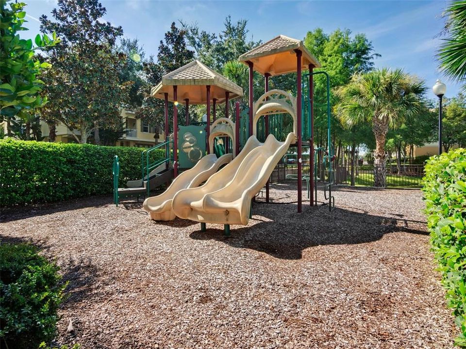 For Sale: $400,000 (3 beds, 3 baths, 1989 Square Feet)