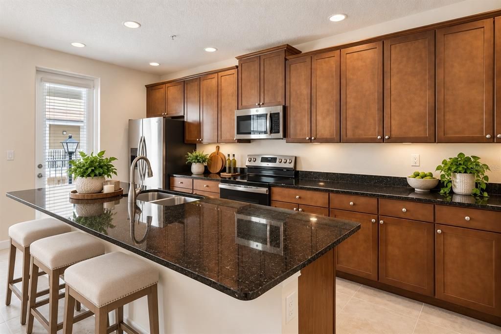 For Sale: $400,000 (3 beds, 3 baths, 1989 Square Feet)