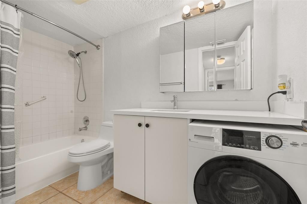 For Sale: $115,000 (1 beds, 1 baths, 759 Square Feet)