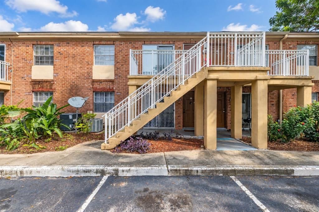 For Sale: $115,000 (1 beds, 1 baths, 759 Square Feet)