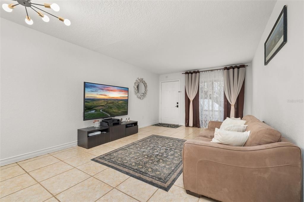 For Sale: $115,000 (1 beds, 1 baths, 759 Square Feet)
