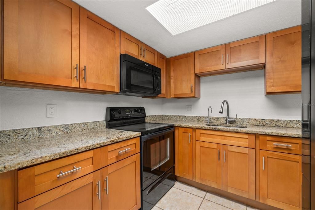 For Sale: $115,000 (1 beds, 1 baths, 759 Square Feet)