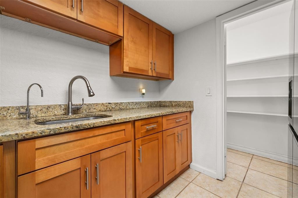 For Sale: $115,000 (1 beds, 1 baths, 759 Square Feet)