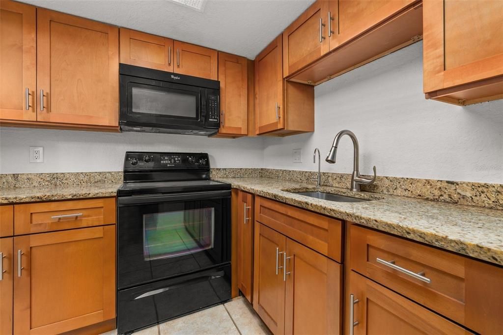 For Sale: $115,000 (1 beds, 1 baths, 759 Square Feet)
