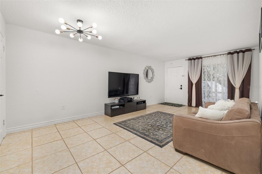 For Sale: $115,000 (1 beds, 1 baths, 759 Square Feet)