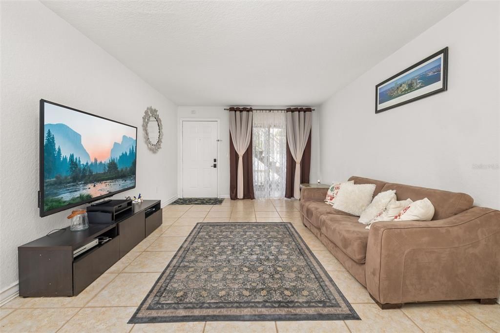 For Sale: $115,000 (1 beds, 1 baths, 759 Square Feet)