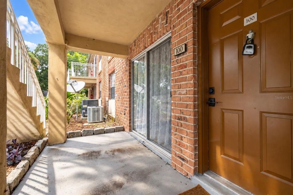 For Sale: $115,000 (1 beds, 1 baths, 759 Square Feet)