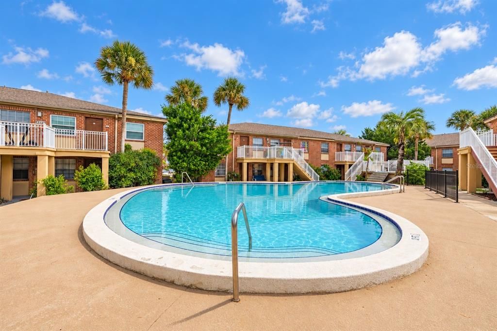 For Sale: $115,000 (1 beds, 1 baths, 759 Square Feet)