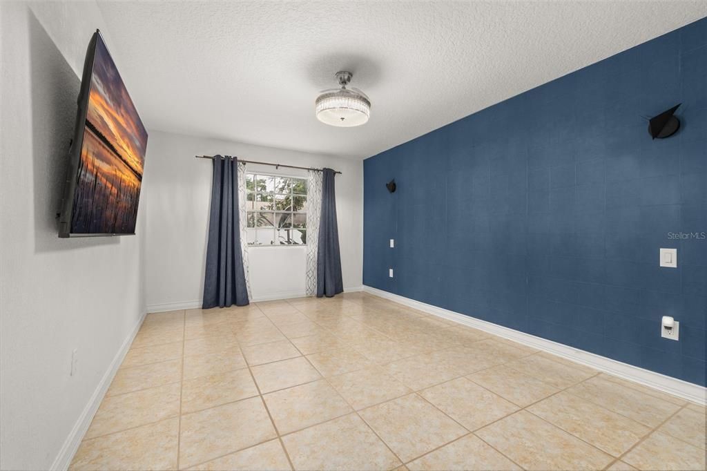 For Sale: $115,000 (1 beds, 1 baths, 759 Square Feet)