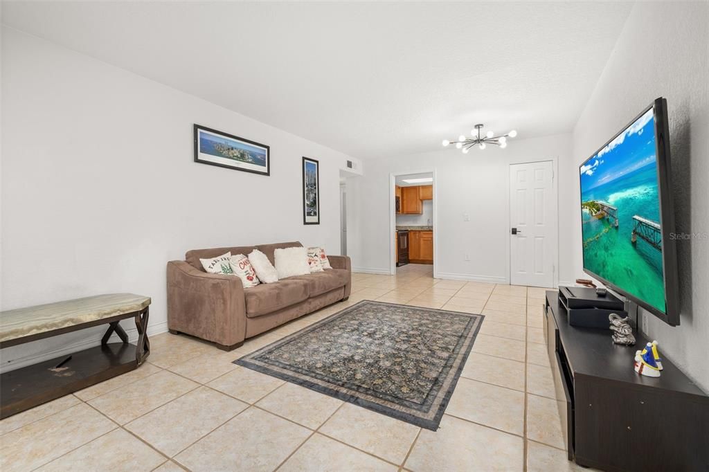 For Sale: $115,000 (1 beds, 1 baths, 759 Square Feet)