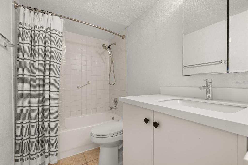 For Sale: $115,000 (1 beds, 1 baths, 759 Square Feet)