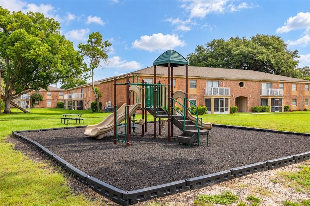 For Sale: $115,000 (1 beds, 1 baths, 759 Square Feet)